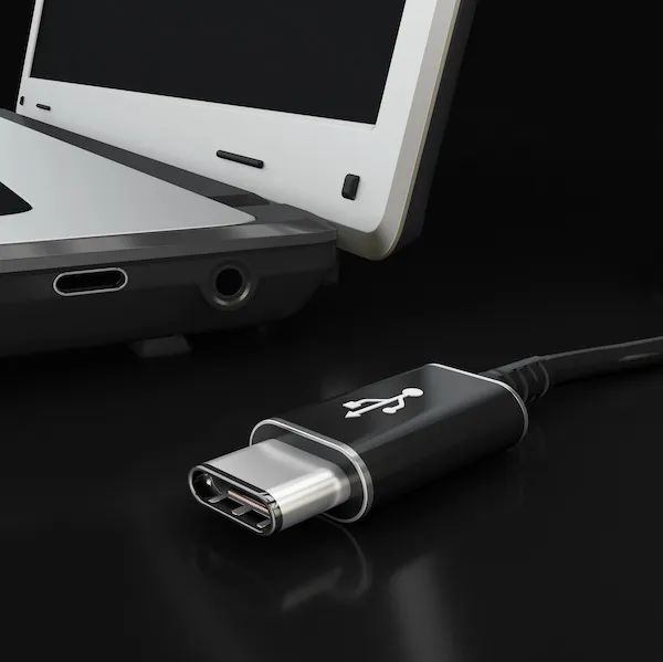 USB-C充電器的功能越來(lái)越強(qiáng)大，PowiGaN解決方案能使它們保持小巧和高效